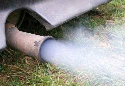 为什么新能源汽车卖不动了？车主：跑一趟高速你就知道了