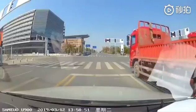 卡车：吓我一跳