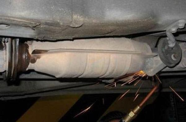 修车换下来这3个零件不拿走，维修店老板偷着乐，还能卖钱的！