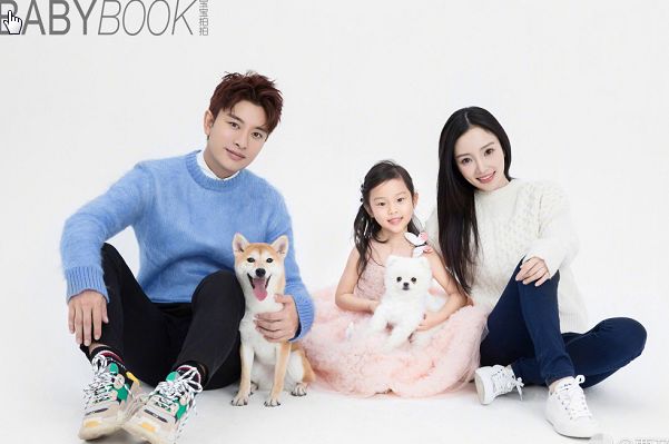 贾乃亮李小璐观看甜馨演出,两人位置成焦点,揭