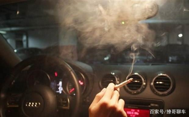 握了7年方向盘，今天才知道车内有“除异味”按键，一瞄就能看见