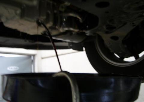 换机油时多4个心眼，汽修师傅会说你懂车，又能少花冤枉钱