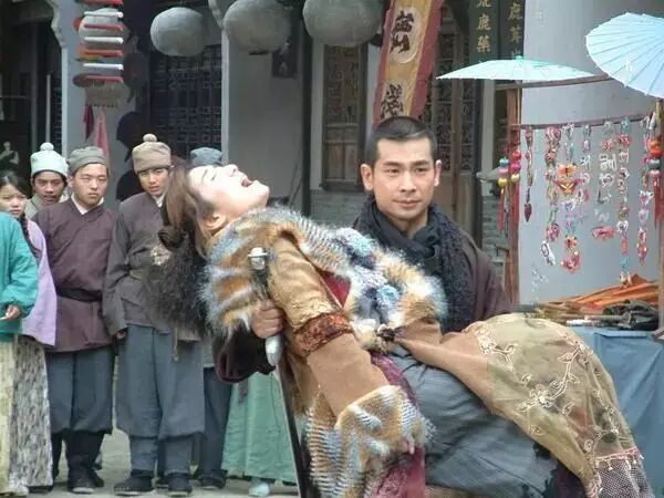 前女友梅艳芳、功夫不输甄子丹,赵文卓是如何走下神坛的?