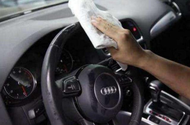 摸了5年方向盘，才知车内灰尘不用毛巾擦，用一土法子车内净如新