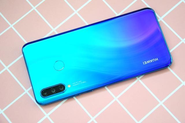 华为nova4e上手体验:前置3200万立体美颜，自拍不停歇