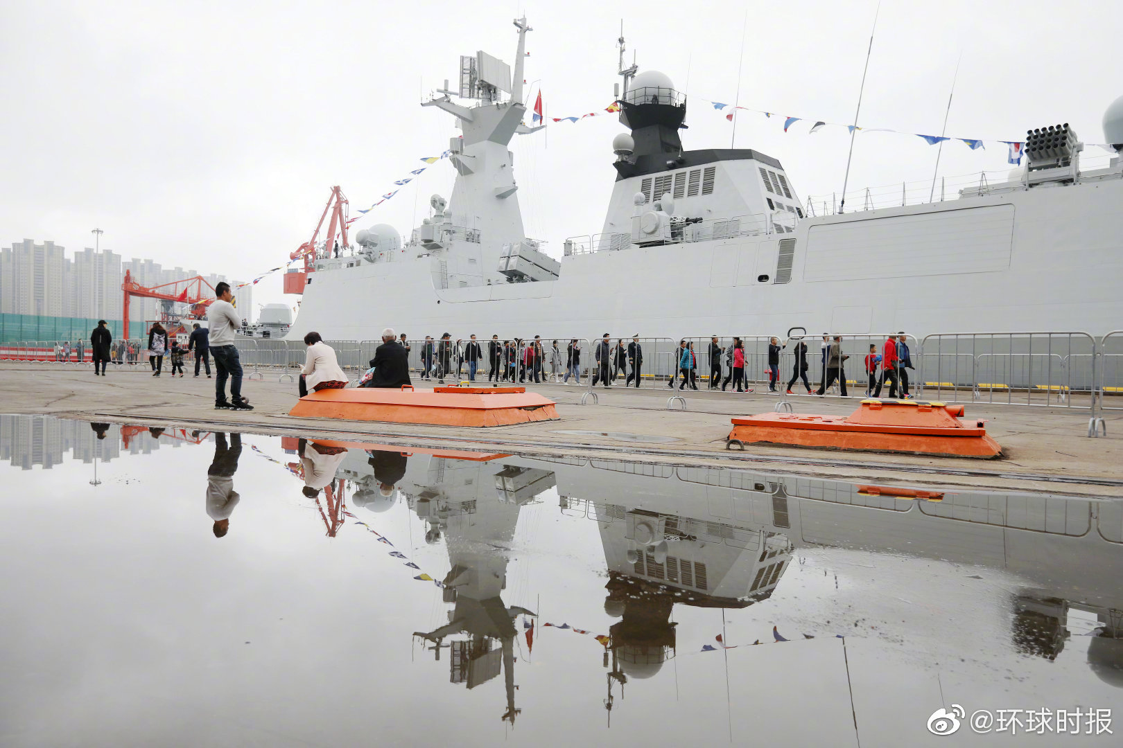 舰艇开放日 民众登上《红海行动》撤侨同款军