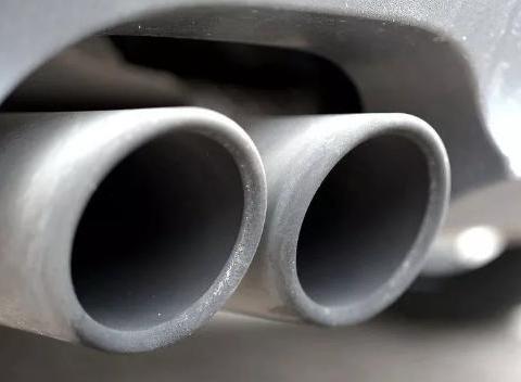 懂车皇：发动机是汽车的最核心的构件，驾驶人有必要做好保养工作