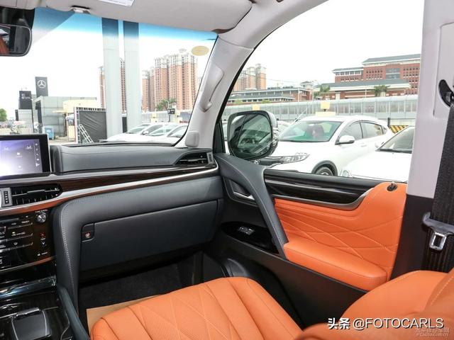 实拍|全新雷克萨斯LX570 巅峰特别版,比老款更炸眼,内饰很赞