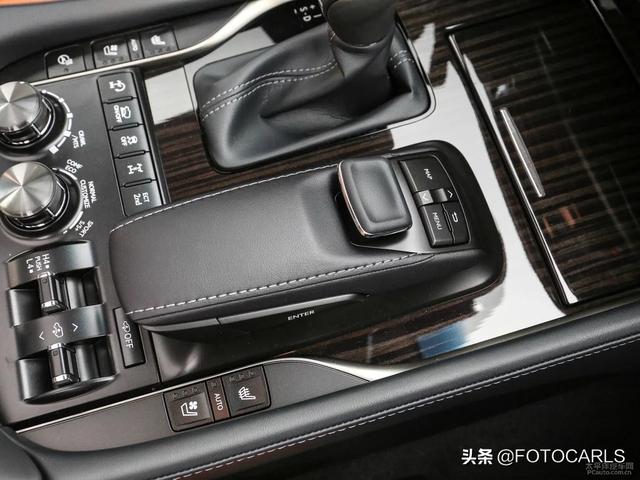 实拍|全新雷克萨斯LX570 巅峰特别版,比老款更炸眼,内饰很赞