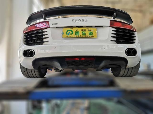 这台奥迪R8我卖66万,车况精品到全国仅此一台,不买就等着后悔