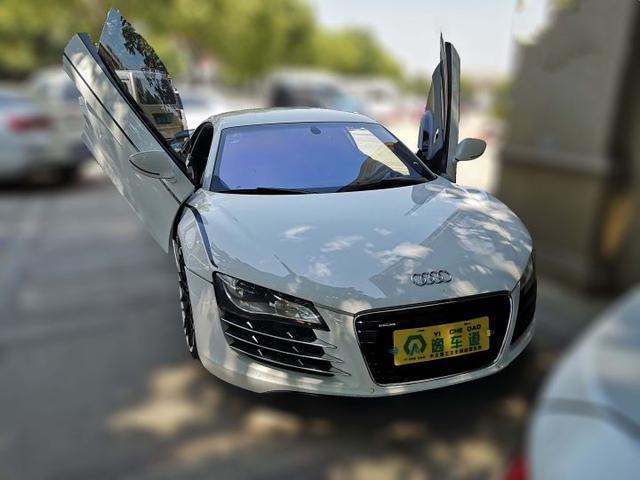 这台奥迪R8我卖66万,车况精品到全国仅此一台,不买就等着后悔