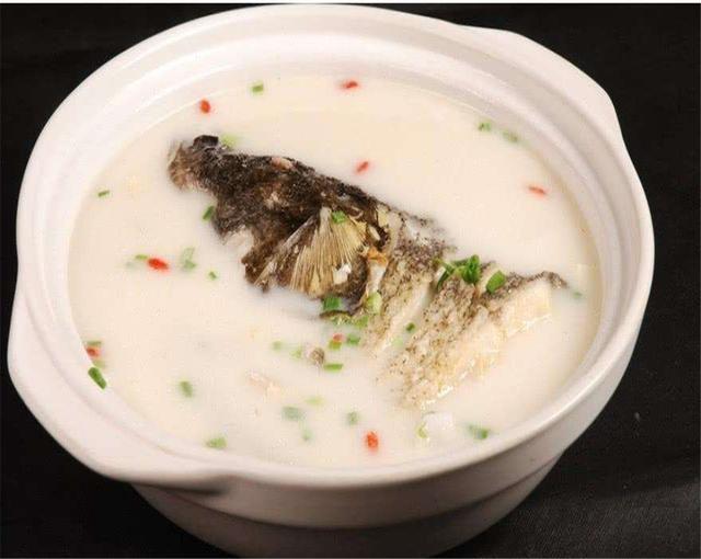 炖鱼汤的时候,有很大的腥味,加一点它,好喝还去腥!
