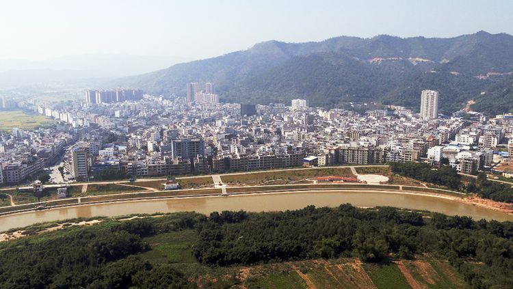 郁南县的人口_郁南县都城镇图片(2)