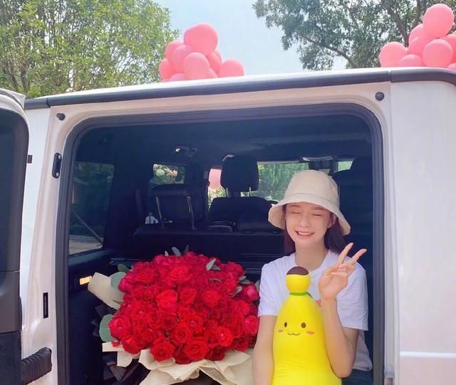 杜海涛情人节送沈梦辰158万奔驰大G,粉丝:真的是非常羡慕了