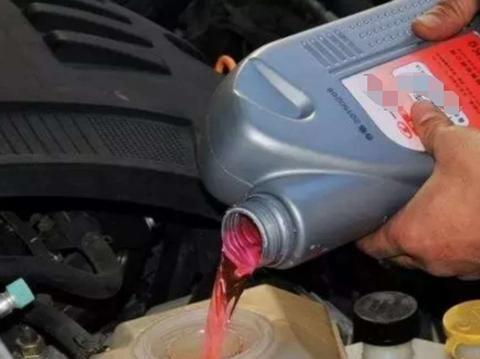 新车防冻液能用几年？修车工：记好这个时间，别等爆缸才后悔