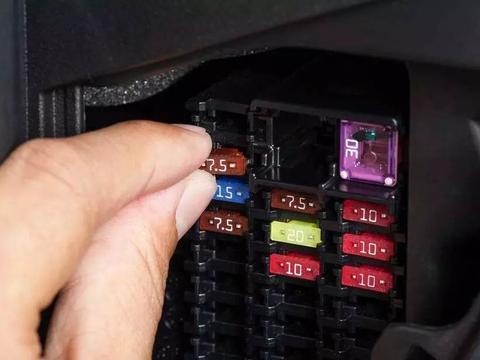 汽车这类故障不用去4S店，自己花2毛钱就能解决！