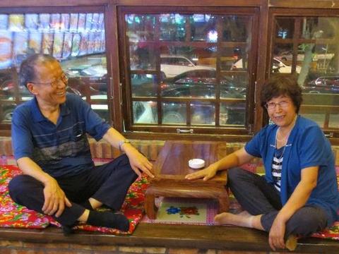 一家人睡在一个炕上东北人睡觉不害羞么或许看完就明白了