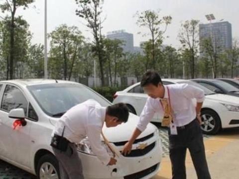 三者险有必要买100万的吗？听定损员一说，车主：每年几千白花了