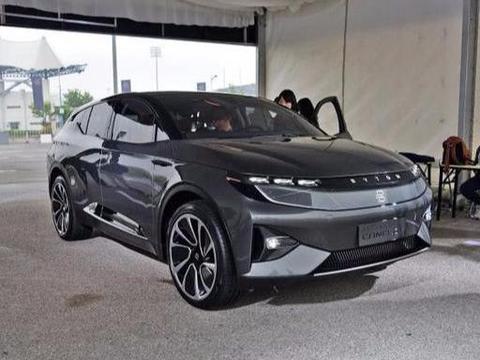 “最大胆”的SUV将上市，配49寸大屏，网友：人脸识别的电影院