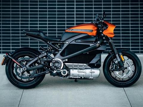 哈雷推出首款电动摩托：售价超20万 可3.5秒破百