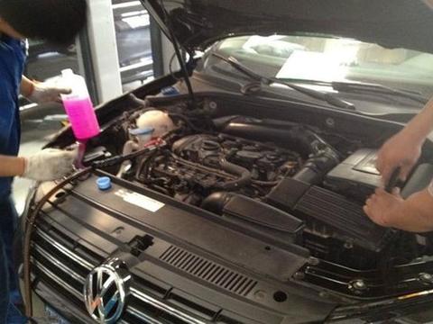 机油到底该多久更换一次？听完修车师傅的回答，发现自己又被坑了