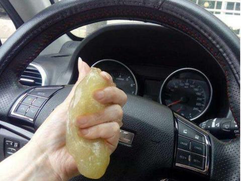 开6年车才知道，车内灰尘多别用毛巾擦，三个土方法，天天净如新