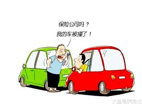 车祸出现人员伤亡的时候，是自己掏钱垫付还是等保险公司来处理？