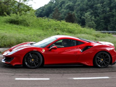 法拉利要推出混动版车型，没有声浪的超跑还能要吗？