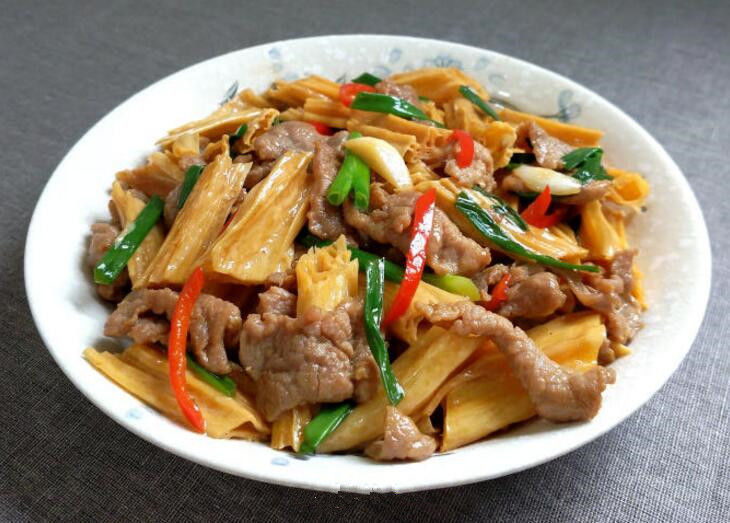 精致美味的家常菜,非常的下饭不油腻,美味有营养,做法简单易学