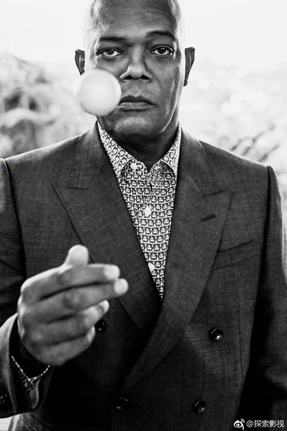 70岁的“弗瑞局长”塞缪尔·杰克逊为《时尚先生》杂志4月刊拍摄封面及