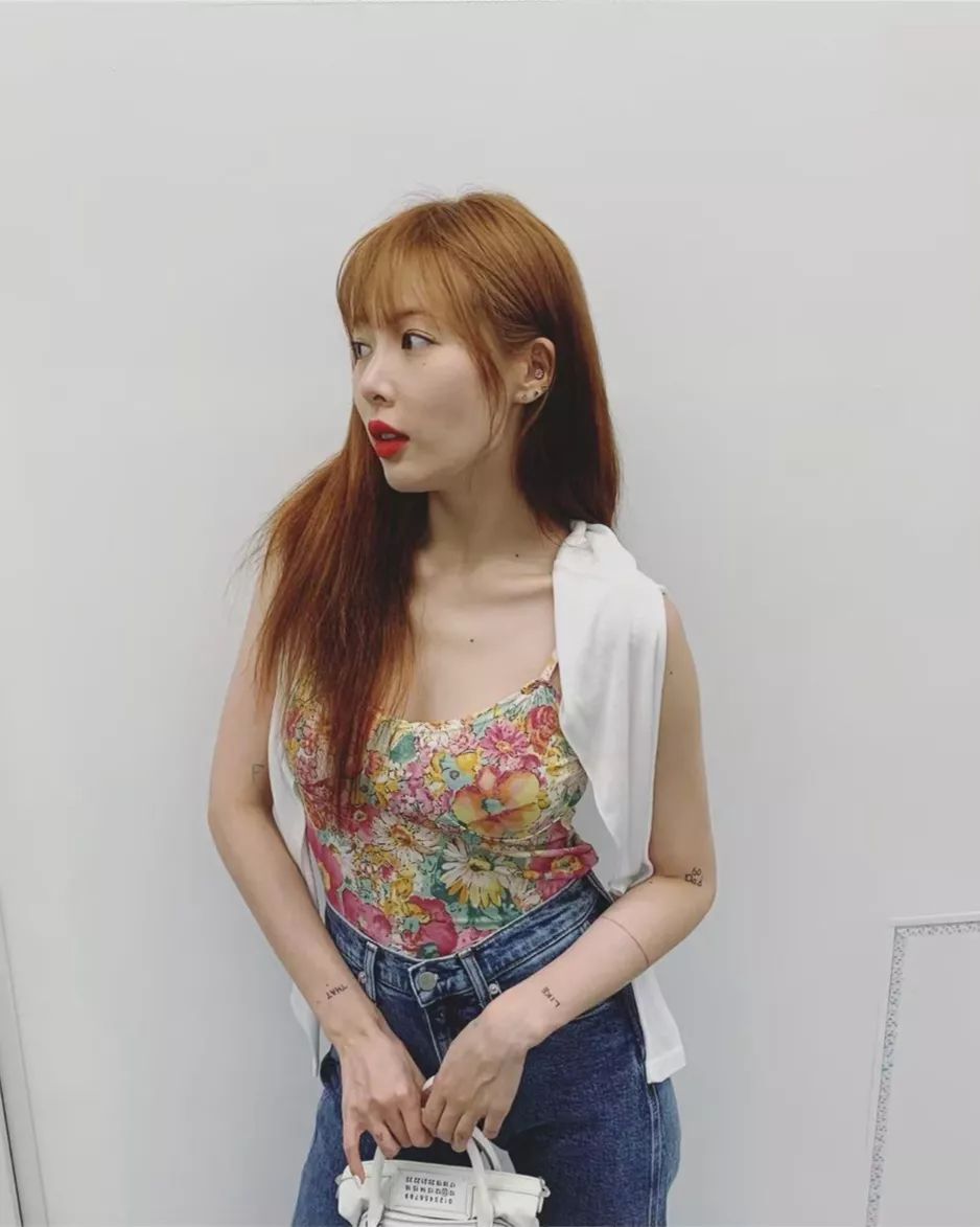 齐刘海泫雅完美演绎“清纯的性感” 好绝一女的！