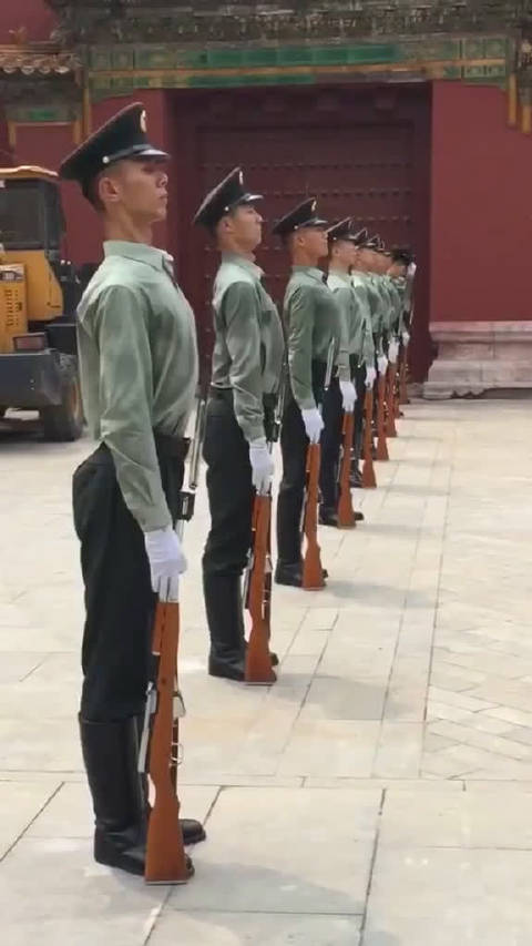 故宫里的中国军人,这列队姿势威武挺拔!