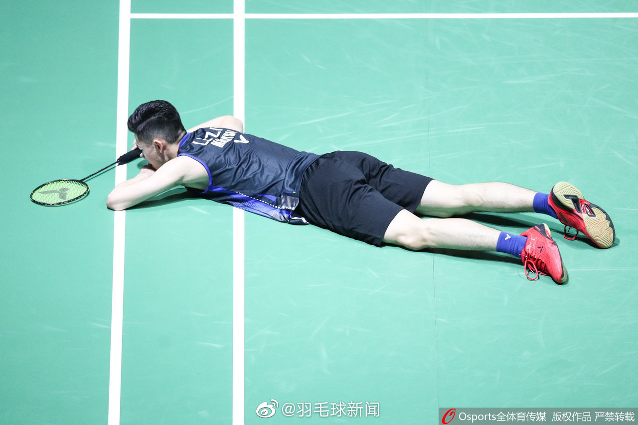 卫冕冠军,头号种子桃田贤斗以21-12,21-8横扫马来西亚人李梓嘉