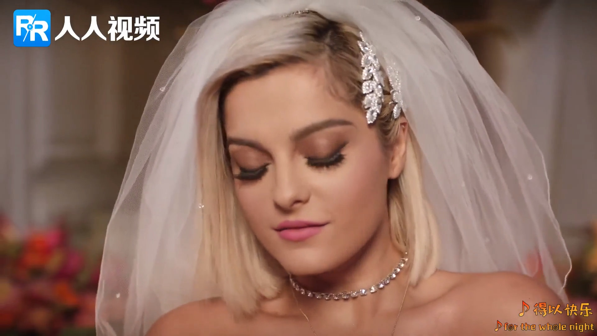 碧碧新MV新娘装扮美惨了, 爱上这个性感的女人了!