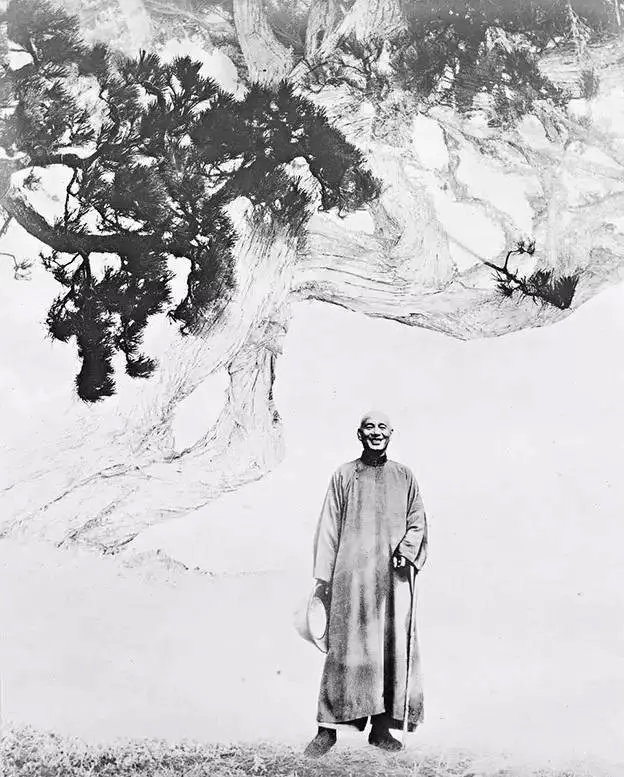 103岁徒步登黄山只为拍一张照片，这个104岁老头这一生活得真赚！