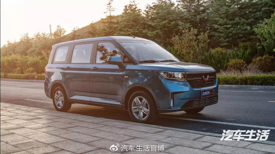 前方请注意，秋名山神车五菱宏光PLUS正在劈弯而来