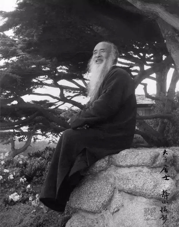 103岁徒步登黄山只为拍一张照片，这个104岁老头这一生活得真赚！