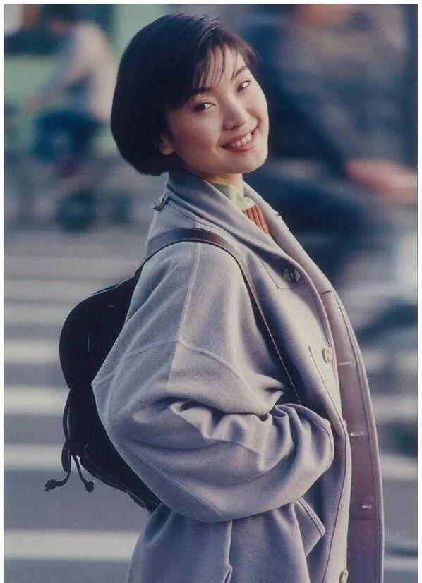 陈红大病初愈后晒美照,告别渣男前夫她活出自我,51岁美貌如初