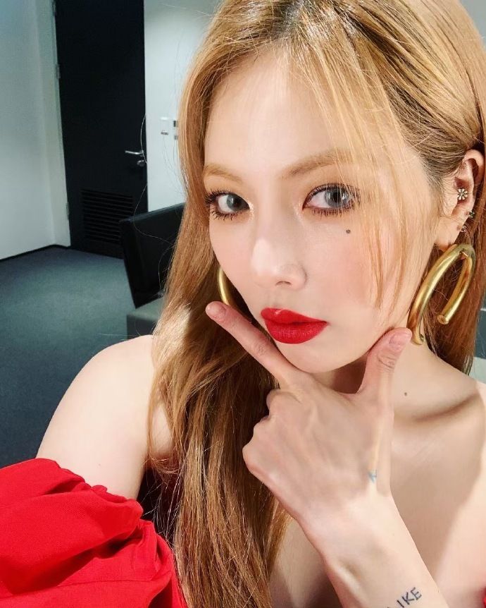 齐刘海泫雅完美演绎“清纯的性感” 好绝一女的！