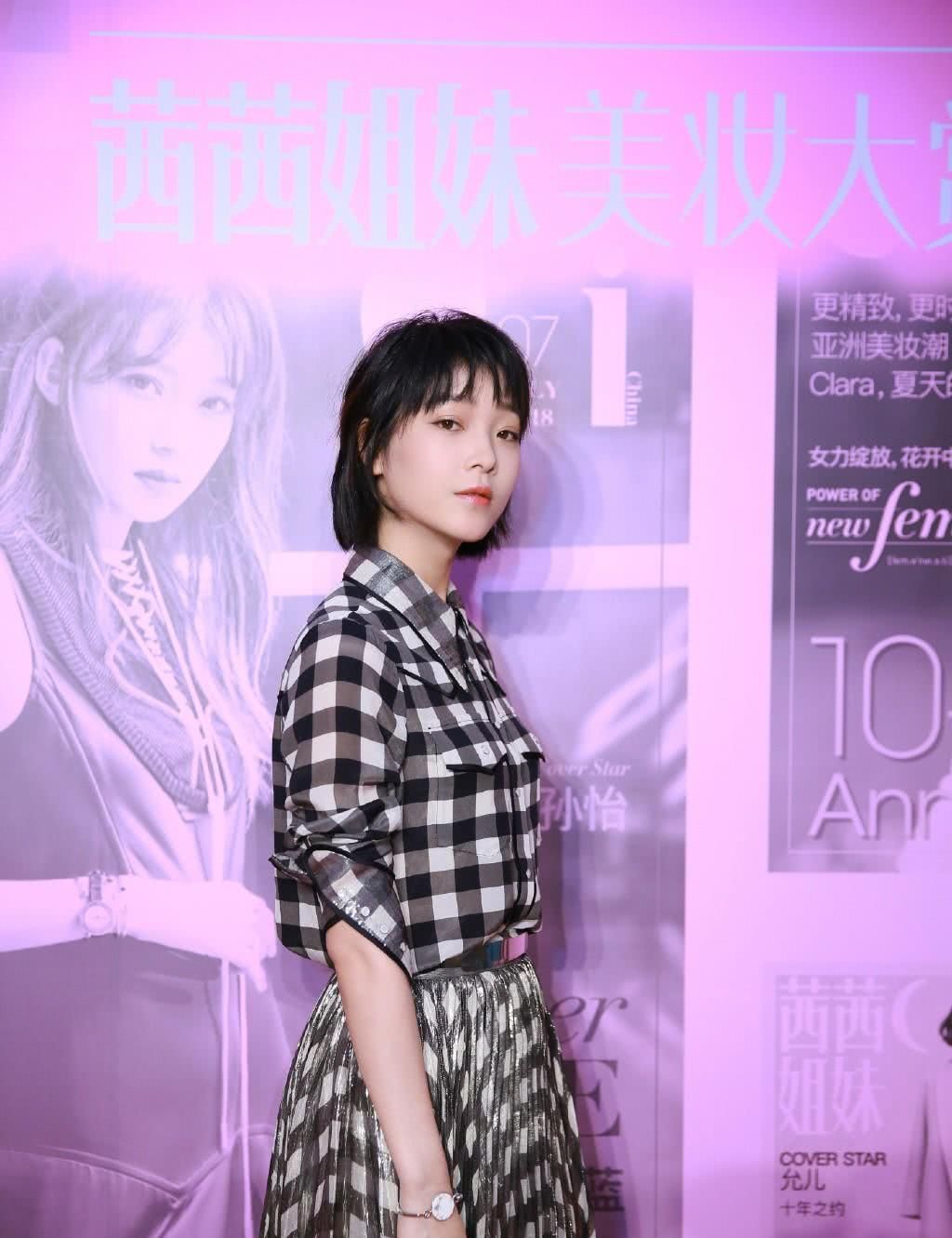《王的盛宴》饰演虞姬，为了美穿12厘米高跟鞋，脚趾紧抓鞋底