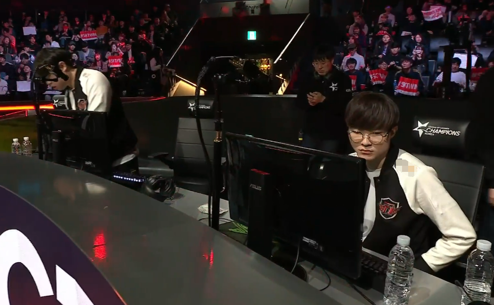 完成复仇,SKT击败DWG战队,网友:烧烤摊捡到