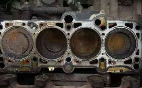 汽车积碳先别打吊瓶, 这2个土方法更省钱, 还不伤车