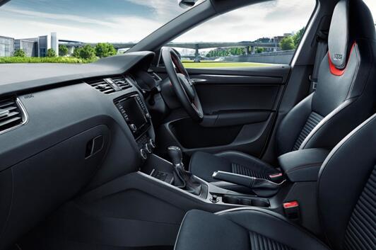 最容易忽略的汽车保养位置：真皮座椅保养！