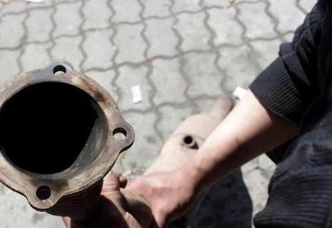 清洗三元催化，担心被“宰”？老司机教你一招：一块大萝卜就搞定