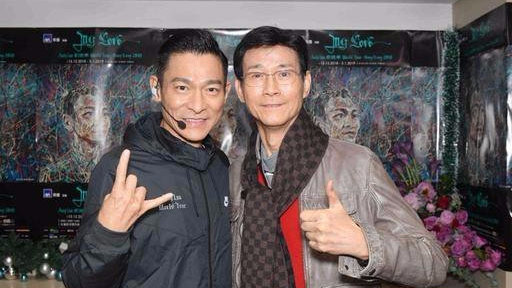 迪丽热巴甜美系运动装扮,灵动俏皮