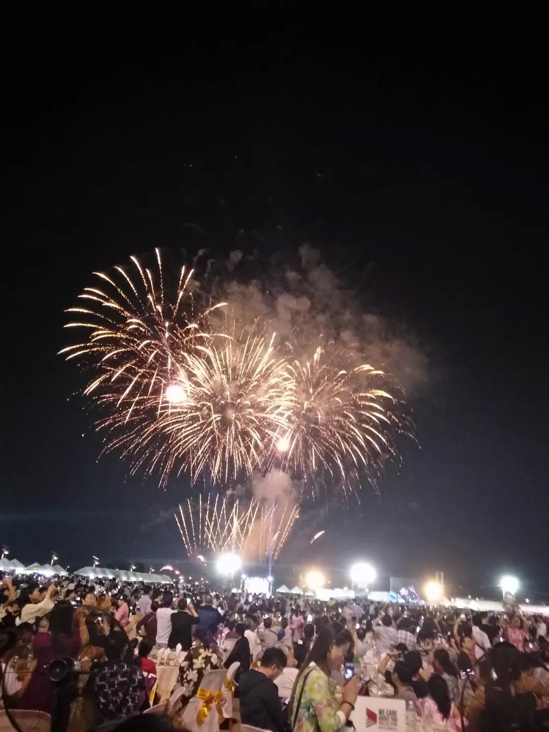 万名中国游客免费吃大餐!这场饭局创造了吉尼