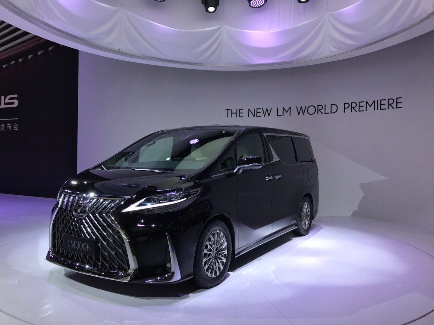 雷克萨斯全新车型 LM300h首次亮相,预计2020