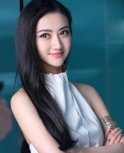 娱乐圈几位惹不起的女明星，韩雪军人家世，其中一位黑道家世