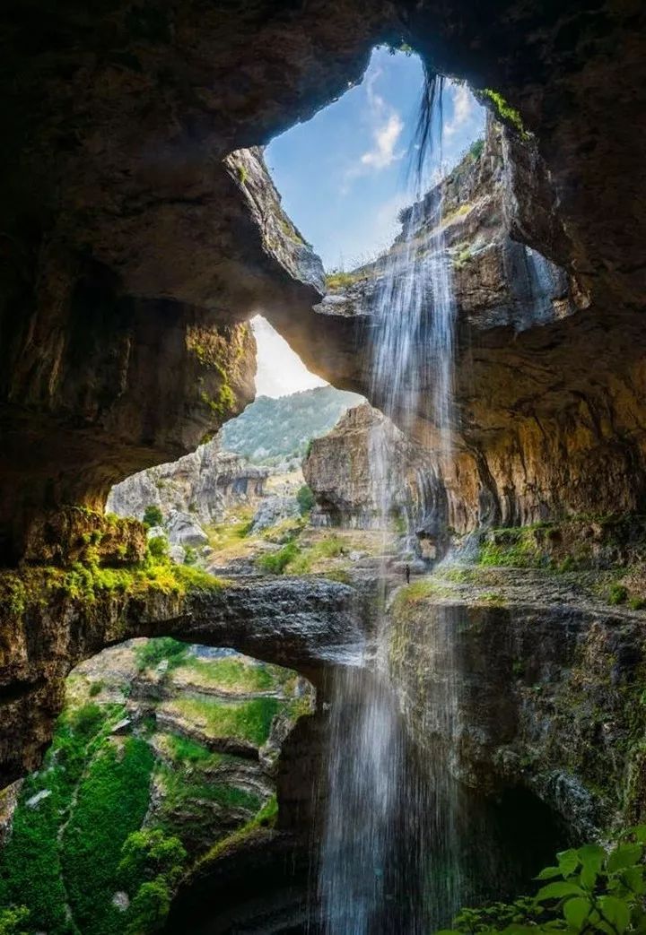 自然界罕见奇观,1.6亿年的洞中洞中洞里藏着瀑布,比恐龙还老!