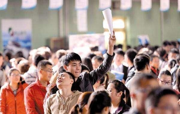 普通二本应届毕业生该怎么找工作，他们的优势